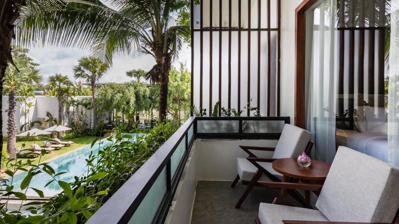 Shintana Saya La Maison Siem Reap Exterior photo A balcony at the hotel